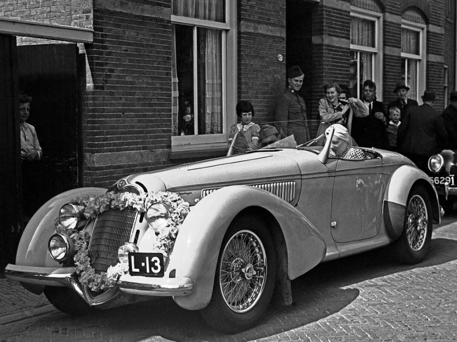  Alfa Romeo 8C 2900B Touring Cabriolet 1937 года  (фото 2 из 4)